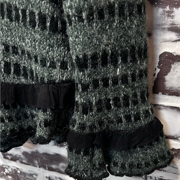 Dolce Cabo Green Black Textured Ruffled Quiet Luxury Boho Cardigan Sweater Sz M - Picture 6 of 7